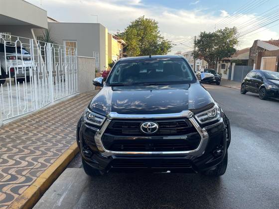 TOYOTA HILUX 2.8 D-4D TURBO DIESEL CD SRX PLUS 4X4 AUTOMÁTICO TOYOTA HILUX 2.8 D-4D TURBO DIESEL CD SRX PLUS 4X4 AUTOMÁTICO